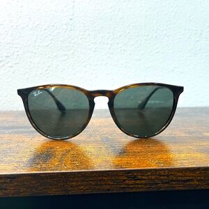 Ray-Ban Erika sunglasses (RB4171). Brown frame/grey lenses